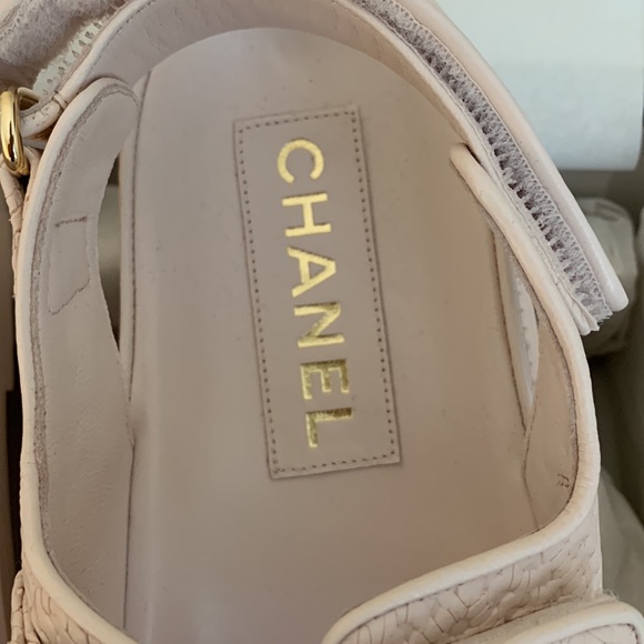 Chanel Dad Sandals Medallion Light Pink Calfskin Size 38.5 NWT - Picture 10 of 13